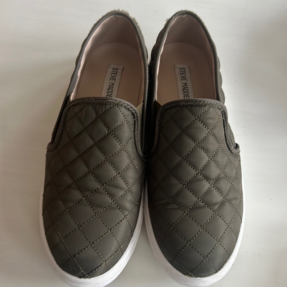 Womens 8 Steve Madden enctrcqt olive sneakers
